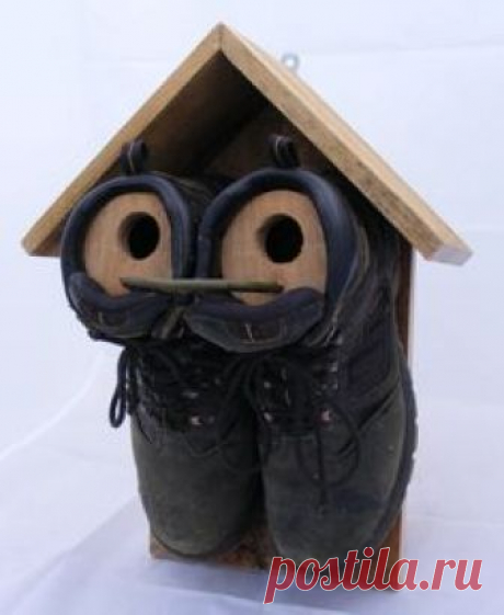 Sparrow nest box using an old pair of work boots and pallet wood.