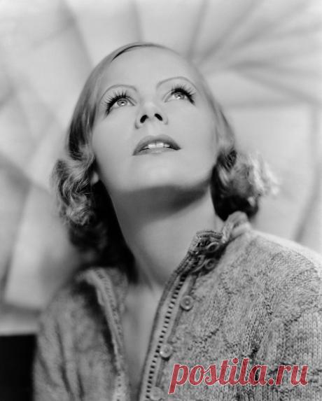Greta Garbo photographed by Clarence Sinclair Bull, 1932.