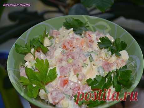 РУССКИЙ МИКС !!!  **Колбаса п/к, томаты, яйца, картофель, сол/огурец, кукуруза, лук, майонез. *Декор: зелень.