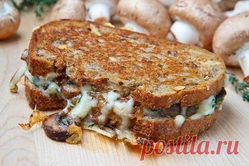 Бутерброд-гриль с шампиньонами и сыром