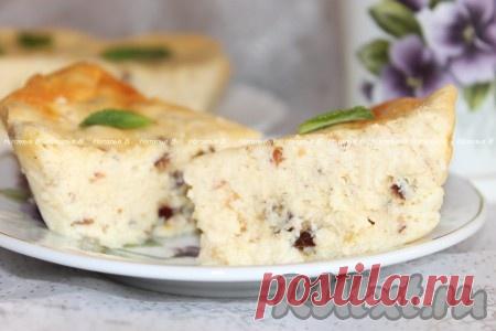 Творожный пудинг с финиками, изюмом и миндалем с нежной цитрусовой ноткой - рецепт с фото