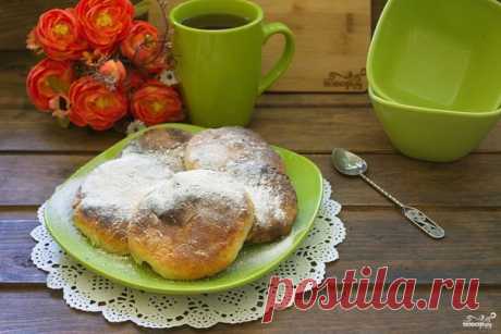 Сырники (творожники) в духовке

Узнайте, как приготовить сырники (творожники) в духовке. Рецепт считается диетическим, поскольку такие сырники не содержат масла, к тому ещё и зажаренного. В этом и кроется причина того, что многие сегодня выбирают именно сырники в духовке.
Рецепт использует всё те же творог, яйцо, сахар, муку, соль. Хорошо, если вы уже умеете готовить сырники классические, рецепт в духовке напоминает рецепт обыкновенных сырников, но только тут запекают, а н...
