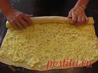 -НЕЖНЕЙШИЕ Творожные завитушки в СМЕТАННОЙ заливке
Дорогие мои читатели.Сказать что это ВКУСНО — это НИЧЕГО Не СКАЗАТЬ — это просто ФАНТАСТИЧЕСКИ и СКАЗОЧНО, Нереально ВКУСНО
В этом рецепте творожные завитушки сразу же после выпечки заливают сметанной заливкой, плотно укупоривают и в таком виде оставляют до полного остывания. В результате завитушки получаются такими волшебно мягкими, пропитанными сметанкой (не прочтите мокрыми, вовсе нет!), а в доме стоит такой умопомрачительный АРОМАТ!!! Оп