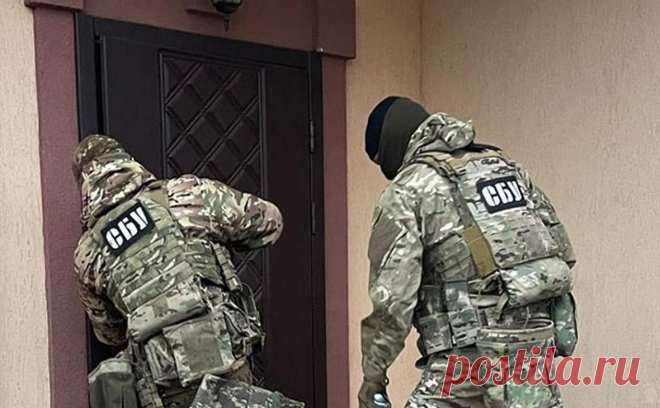 На Украине женщина сдала своего мужа СБУ за связь с ФСБ. Во Львовской области Украины женщина сдала своего мужа СБУ, обвинив его в связи с ФСБ и подготовке обстрелов украинских объектов энергетики, сообщает издание «Судебный репортер».
