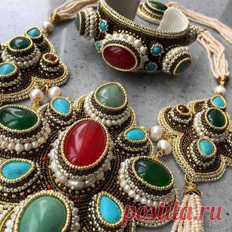 @Regranned from @rukija_jewelry -  Только бисер и никаких шнурков! Я даже сама удивилась 😄 #rukija_jewelry #бисероплетение #вышивкабисером #обьемнаявышивкабисером - #regrann