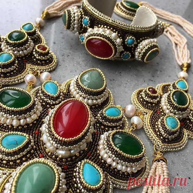 @Regranned from @rukija_jewelry -  Только бисер и никаких шнурков! Я даже сама удивилась 😄 #rukija_jewelry #бисероплетение #вышивкабисером #обьемнаявышивкабисером - #regrann