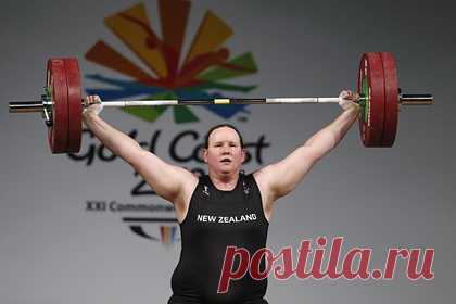 Попавшая на Олимпиаду трансгендерная штангистка спряталась от прессы. Новозеландская штангистка Лорел Хаббард, первой из трансгендеров попавшая на Олимпийские игры, спряталась от прессы. «Никто не знает, где она занимается. Вероятно, на публике мы ее увидим только на соревнованиях», — рассказал работник арены, где готовятся тяжелоатлеты.