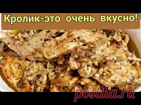 Кролик запечённый с луком и чесноком в рукаве в духовке .