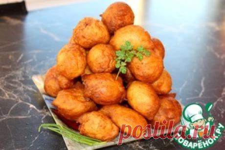 Картофельные пончики - кулинарный рецепт(жарить во фритюре)


    Картофель	(средние клубни) — 2 шт
    Яйцо куриное	— 2 шт
    Дрожжи	— 0,5 ч. л.
    Мука	— 1,5 стак.
    Вода	— 20 мл
    Соль	(по вкусу) — 1 щепот.
    Перец черный	(по вкусу) — 1 щепот.
    Сахар	(для дрожжей) — 1 щепот.
    Масло подсолнечное	(для фритюра.) — 300 мл