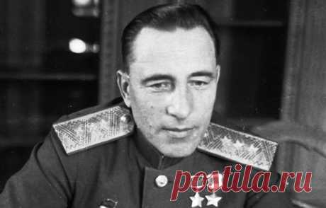 Михаил Катуков: за что Жуков хотел расстрелять генерала-танкиста Между Георгием Жуковым и Михаилом Катуковым за годы войны не раз возникали всевозможные трения. Некоторые из этих конфликтов имели под собой основания, а некоторые были беспочвенными. Однажды Жуков даже написал на Катукова донос. Причем, в записке Георгий Константинович напирал на те грехи Катукова, в которых он был замечен сам.