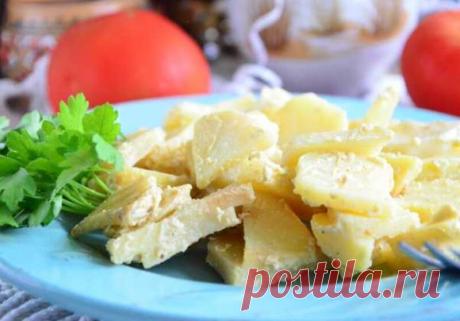 Картофель Запеченный В Сметане Картофель запеченный в сметане в сочетании со сметаной и специями, запеченный в рукаве картофель приобретает нежный вкус.
