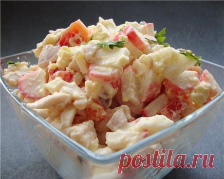 Салат Коралл с крабовым мясом и курицей / Здоровый аппетит