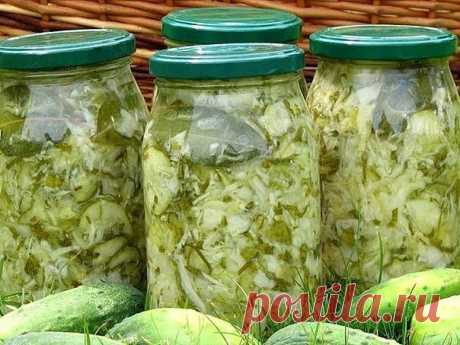 Любимый салат из молодой капусты с огурцами и луком на зиму! 

Ингредиенты: 
молодая капуста – 1,5 кгзеленые огурцы – 1,5 кгрепчатый лук – 0,5 кгчеснок – 1 головкапучок зеленого лукалавровый лист — 8 штук

пучок листьев сельдерея
Для маринада:
масло растительно…