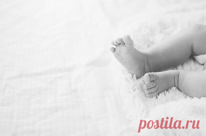 Новорожденного нашли в пакете на пустой улице в Ленобласти. Родителей ребенка рядом не оказалось.