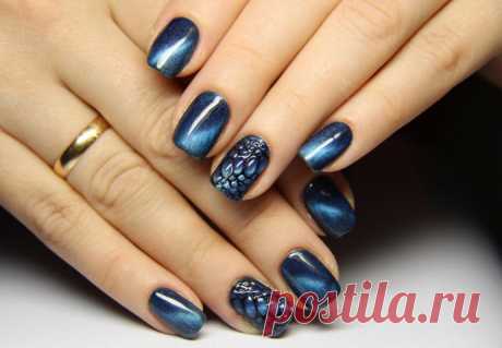 Так уже не модно : 7 вариантов маникюра, от которых стоит отказаться Фигурная лепка



Цветы и фигурная лепка — традиционный вариант «свадебного» маникюра в конце 90-х, вернувшийся в ногтевые студии в 2016 году. Чаще всего на ногтях создают розы и орхидеи, оттенок подбирают их форму и оттенок под другие свадебные аксессуары. При сегодняшней моде на простоту и гео