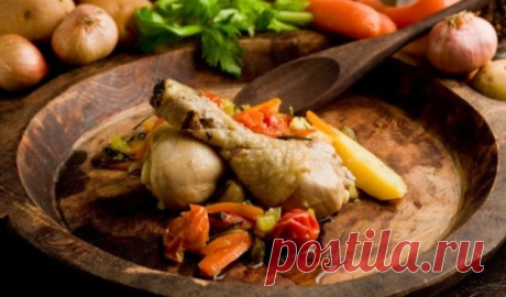 Сочная курица в банке: в разы вкуснее, чем в гусятнице, горшочках или рукаве. Без воды, без масла, в собственном соку. Рецептов приготовления курицы на пальцах не сосчитать: жареная, запеченная, тушеная, на пару! Сегодня наша редакция предлагает тебе вспомнить давно