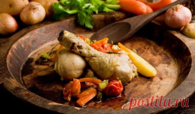 Сочная курица в банке: в разы вкуснее, чем в гусятнице, горшочках или рукаве. Без воды, без масла, в собственном соку. Рецептов приготовления курицы на пальцах не сосчитать: жареная, запеченная, тушеная, на пару! Сегодня наша редакция предлагает тебе вспомнить давно