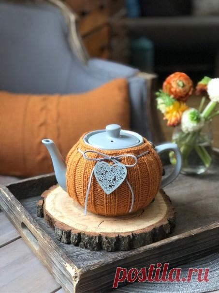 Снова осень...и хочется просто уюта,
Сладкий чай и, конечно, тепла...
Просто знать, что на свете ты нужен кому - то
И, что кто - то грустит, на земле...без тебя...

Г. Воленберг