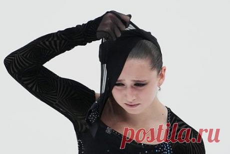 Сборную России лишили золота командного турнира Олимпийских игр-2022. Сборную России лишили золота командного турнира по фигурному катанию на Олимпийских играх-2022 из-за дисквалификации за допинг одиночницы Камилы Валиевой. В результате пересмотра баллов за турнир команда опустилась на третье место в турнирной таблице и получит бронзовые медали.