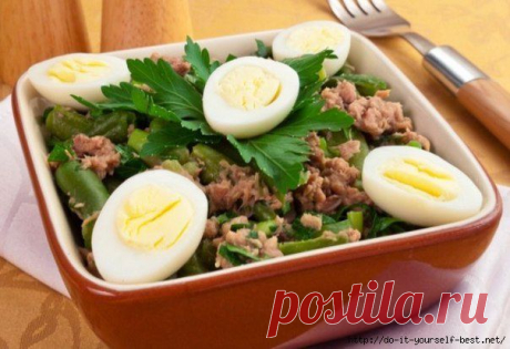 Салат с тунцом и стручковой фасолью..