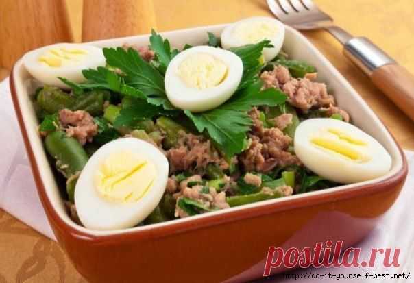 Салат с тунцом и стручковой фасолью..