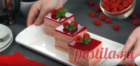 При помощи коробки из под сока делаю необычную вкуснятину | Мир Рецептов | Яндекс Дзен&gt;&gt;&gt;Для бисквита:4 яйца==25 г раст. масла==60 г сахара==щепотка соли==
80 г муки&gt;&gt;&gt;Для малинового крема:250 г творожного сыра==25 г малинового мармелада==200 г взбитых сливок==2 ч. л. загустителя для сливок&gt;&gt;
200 мл малинового сока (или сок любых ягод)==70 г малинового мармелада