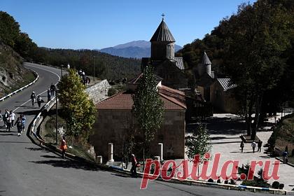 Россиянин побывал в Армении и назвал отдых в стране альтернативой Турции. Российский турист, который побывал в Армении, назвал направление альтернативой отдыху в Турции. Первым преимуществом Армении для отечественных туристов путешественник назвал упрощенный въезд в страну по российскому паспорту — автор блога уточнил, что данное условие распространяется только на авиапассажиров.