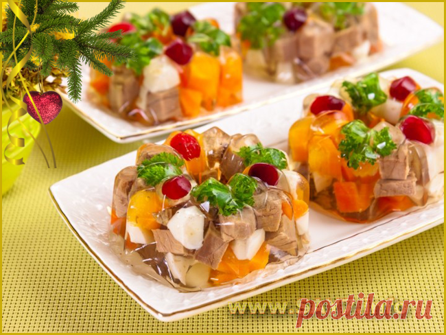 Мясо заливное. Красивая закуска к Новому Году..
=Необходимые продукты:
-300 г говядины 
-20 г желатина
-200 г моркови
-100 г лука
-2 яйца (сварить)
-лавровый лист
-перец горошек
-соль
-зелень
-клюква для украшения