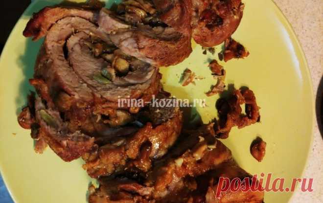 Мясной рулет в духовке из свинины с начинкой - рецепт пошагово Сегодня будем готовить изумительно вкусный рулет мясной в духовке, фаршированный с грибами и сыром.Такой рулетик из свинины, запеченный в рукаве получается