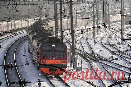 В России появится новый туристический маршрут на поезде. В рамках проекта «Серебряное ожерелье России» будет запущен новый туристический поезд «Русский север». Маршрут будет круговым, он рассчитан на шесть дней и ночей. Поезд выедет из Москвы и проедет через шесть городов Северо-Запада: Великий Устюг, Архангельск, Кемь, Петрозаводск, Сортавалу и Выборг.