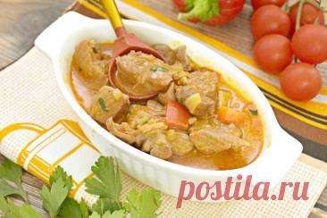 Паприкаш из индейки Паприкаш из индейки - это традиционное венгерское блюдо, приготовленное из нежного индюшиного мяса, томлённого с болгарским перцем, луком и томатно-сметанным соусом. Блюдо получается ароматным и сочным, идеально сочетается с различными гарнирами.