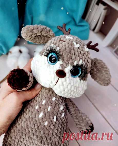 PDF Олень Бемби крючком. FREE crochet pattern; Аmigurumi animal patterns. Амигуруми схемы и описания на русском. Вязаные игрушки и поделки своими руками #amimore - плюшевый олень, оленёнок из плюшевой пряжи.