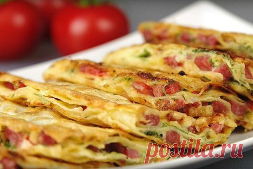 Вкусная закуска из лаваша 

Ингредиенты: 

Тонкий лаваш — 1 упаковка 
Плавленый сыр — 200 г 
Колбаса — 250 г 
Помидоры — 200 г 
Чеснок — 1 зубчик 
Укроп — 50 г 
Яйца — 2 шт. 
Мука — 1,5 ч. л. 

Приготовление: 

1. Нарежьте колбасу и помидоры. Мелко порубите укроп. Измельчите чеснок. 
2. Разрежьте лаваш на несколько квадратов. Смажьте один лист лаваша плавленым сыром. Затем возьмите немного укропа, чеснока, колбасы, помидоров и распределите на этом листе. Накройте первый сл...