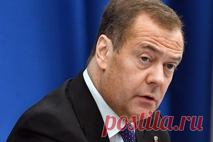 Медведев ответил назвавшему его «несостоявшимся бывшим президентом» Трампу