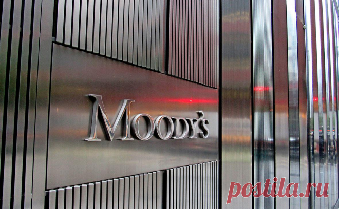 Moody's отказался объявлять дефолт в случае конфискации активов России. В России полагают, что при конфискации ее активов в виде гособлигаций других стран государства-эмитенты могут столкнуться с дефолтом из-за невыплаты купонных доходов. В Moody's исключили такое развитие событий