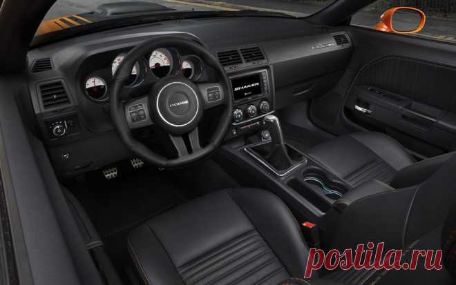 Интерьер Dodge Challenger R/T Shaker