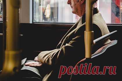 86-летний мужчина украл личность брата и жил с его именем полвека. Наполеон Гонсалес из города Этна, штат Мэн, присвоил личность своего скончавшегося в младенчестве брата Гильермо. Гильермо ушел из жизни в 1939 году, а в 1965 Наполеон впервые воспользовался его именем. Он смог зарегистрировать несколько паспортов, идентификационных карточек и дополнительный номер соцстрахования.
