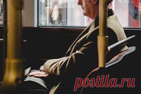 86-летний мужчина украл личность брата и жил с его именем полвека. Наполеон Гонсалес из города Этна, штат Мэн, присвоил личность своего скончавшегося в младенчестве брата Гильермо. Гильермо ушел из жизни в 1939 году, а в 1965 Наполеон впервые воспользовался его именем. Он смог зарегистрировать несколько паспортов, идентификационных карточек и дополнительный номер соцстрахования.