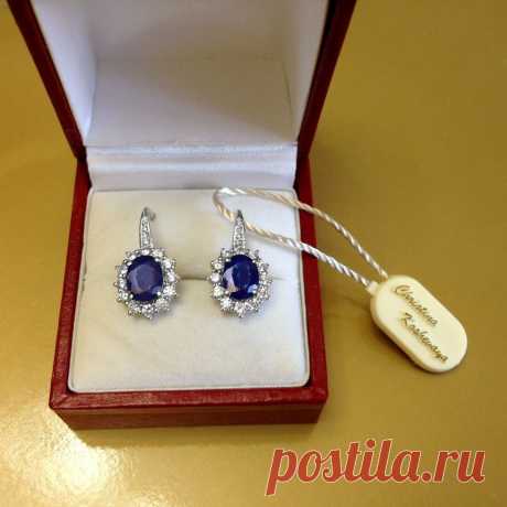 Серьги из золота 750 пробы, сапфиры, бриллианты.