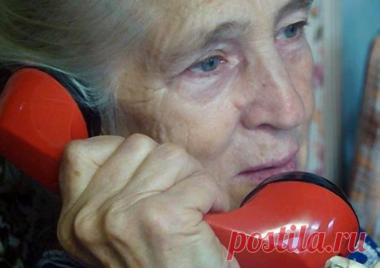 Сегодня был Последний день… 
— Сынок, ну как ты? Как дела?— Нормально. Мам, прости – пора.— Сынок, прости, звоню опять —Давно хотелось повидать.
— Мамуль, прости, я тороплюсь.Освобожусь и отзвонюсь.
 
— Не дождалась — звоню сама…