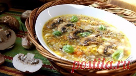 Обычные ингредиенты, но невероятный вкус! Cуп с грибами и гречкой 
Ингредиенты:Грибы (любые, у меня коричневые шампиньоны ) — 200 гГречка — 200 млВода — 2,5 лКартофель — 4–5 шт.Лук — 1 шт.Морковь — 1 шт.Чеснок — 2–3 зубчикаПетрушка — по вкусуЛавровый лист — 2 шт.Сол…