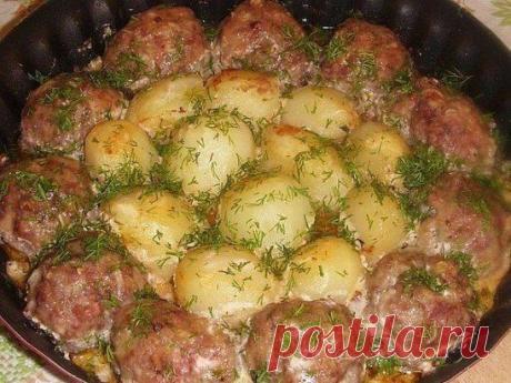 Котлеты с  картошкой в сметанном соусе