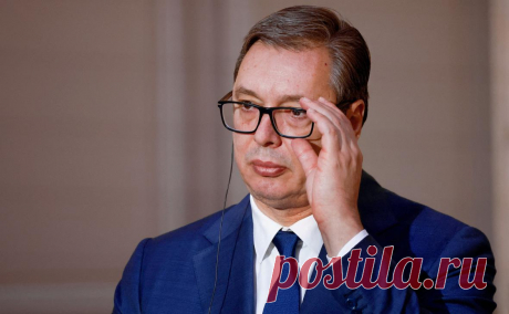 В правительстве Сербии объяснили разницу между Вучичем и Януковичем. Протесты в Сербии могут двигаться «по сценарию Майдана», однако Вучич «не Янукович», он не собирается бежать из страны и «уступать власть головорезам», заявил вице-премьер Вулин. 10 августа акция проходит в центре Белграда