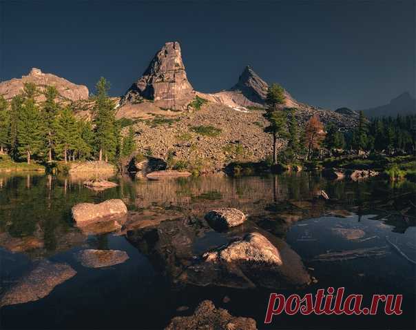 Вечер на озере Художников. Природный парк Ергаки, Красноярский край. Автор фото – Дмитрий Купрацевич: nat-geo.ru/photo/user/114930/
