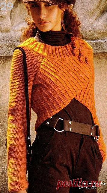 Оранжевый пуловер-болеро.