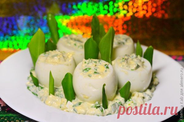 Яйца, фаршированные сыром и черемшой
