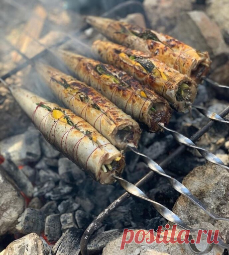 Фаршированная скумбрия на углях, в разы вкуснее, чем шашлыки | Бюджетка | Яндекс Дзен