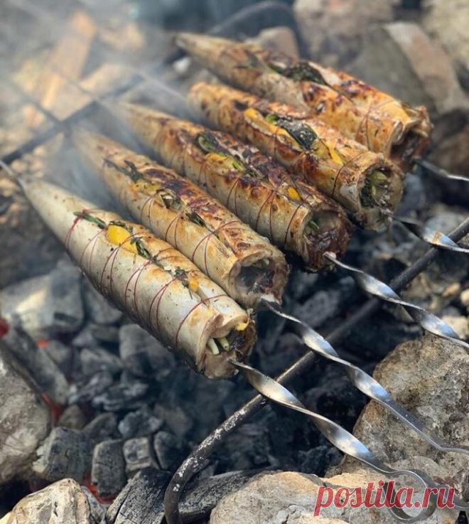 Фаршированная скумбрия на углях, в разы вкуснее, чем шашлыки | Бюджетка | Яндекс Дзен