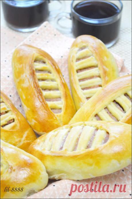 Пирожки с мясом и сыром. .