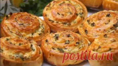 Необыкновенно вкусные, мягкие и ароматные. Подходят для перекуса и можно подать к первым и вторым блюдам вместо хлеба...

ВКУСНЯШКА ДЛЯ ПЕРЕКУСА
Ингредиенты:
Тесто:
Молоко – 130мл.
Мука – 300-350гр.
Масло сливочное – 100гр.
Сахар – 1 ч.л.
Соль – 1/2ч.л.
Дрожжи сухие – 5гр.

Начинка:
Чеснок – 3-4 зуб
Сыр -50-100гр.
Зелень (укроп, зеленый лук)-1 пучок.
Сливочное масло – 30гр.

Рецепт (текст и видео) - https://www.koolinar.ru/recipe/view/139638